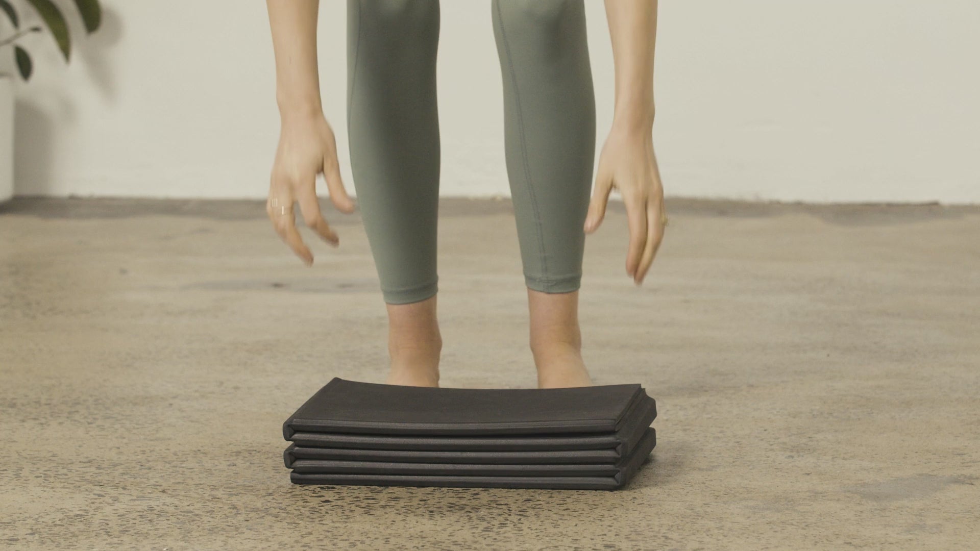 Load video: Moulding to your needs, Ways to use your Movement MatTM